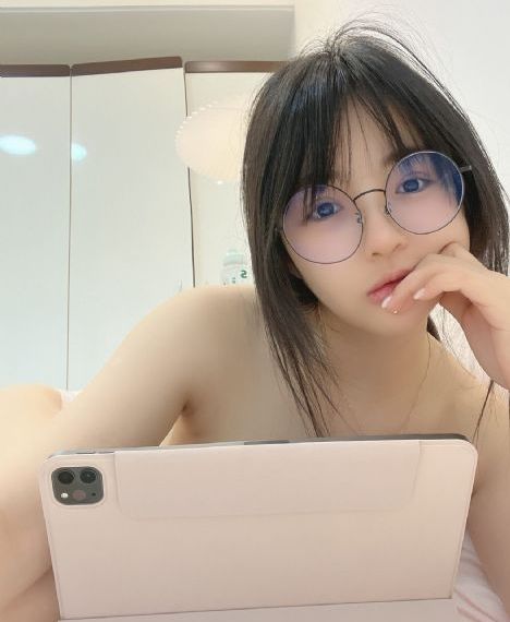 精品少妇人妻Av免费久久三叶草_BD国语日本电影免费